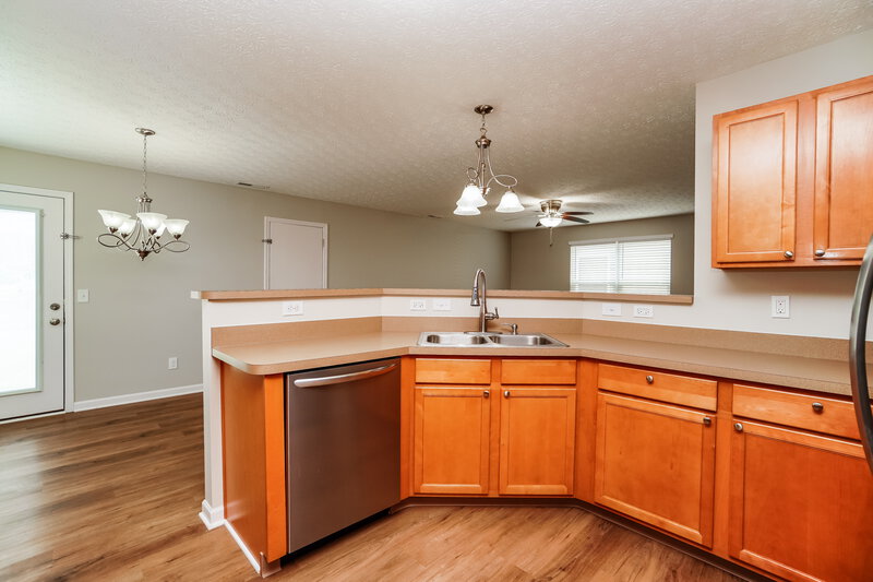 2,155/Mo, 2190 Bowley Brook Dr Columbus, OH 43219 Kitchen View 2