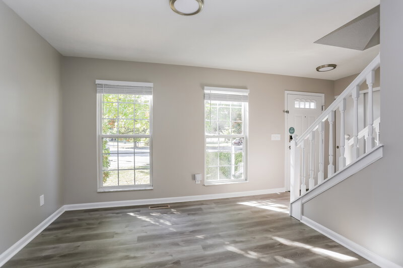 2,130/Mo, 5005 CRESTBURY CT HILLIARD, OH 43026 Dining Room View