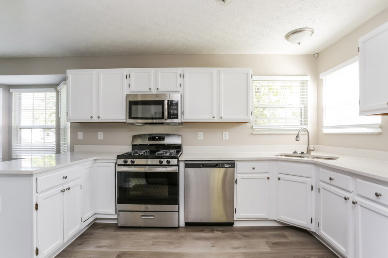 2,130/Mo, 5005 CRESTBURY CT HILLIARD, OH 43026 Kitchen View 2