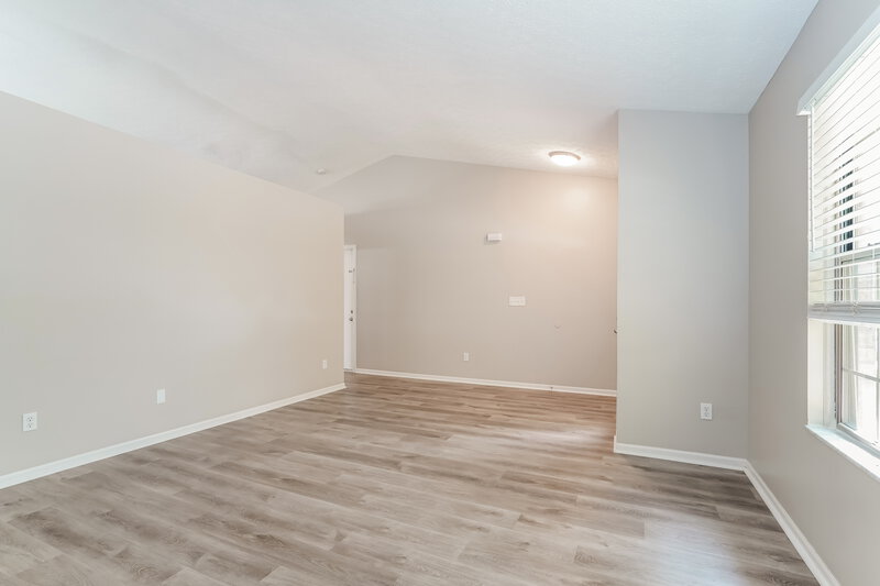 2,460/Mo, 4634 Teller St Columbus, OH 43228 Living Room View 2