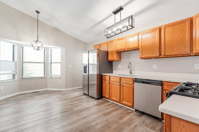 2,460/Mo, 4634 Teller St Columbus, OH 43228 Kitchen View