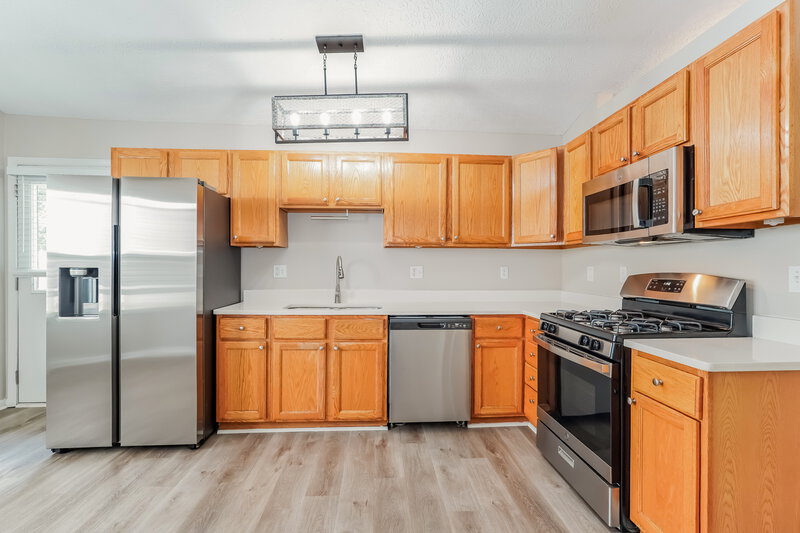 2,460/Mo, 4634 Teller St Columbus, OH 43228 Kitchen View 2