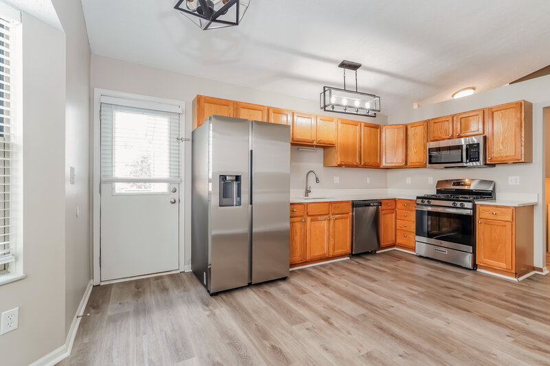 2,460/Mo, 4634 Teller St Columbus, OH 43228 Kitchen View 3