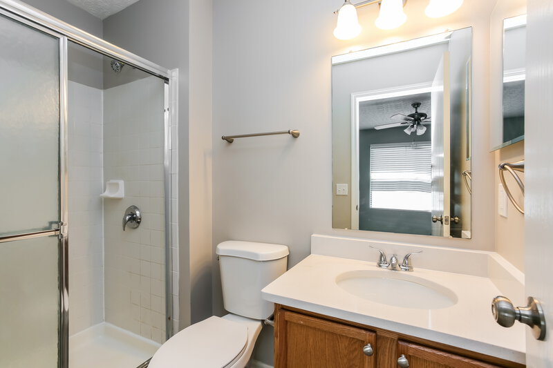 0/Mo, 7774 Jefferson Run Unit 103 Blacklick, OH 43004 Main Bathroom View