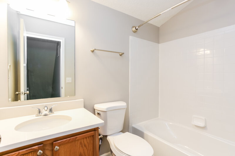 0/Mo, 7774 Jefferson Run Unit 103 Blacklick, OH 43004 Bathroom View