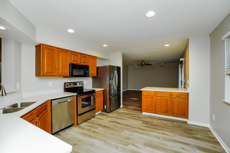 2,920/Mo, 1635 Saffron Dr Marysville, OH 43040 Kitchen View 2