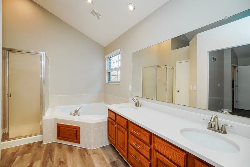 2,920/Mo, 1635 Saffron Dr Marysville, OH 43040 Main Bathroom View