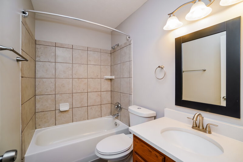 2,920/Mo, 1635 Saffron Dr Marysville, OH 43040 Bathroom View
