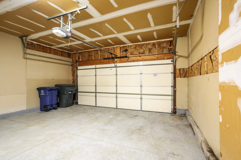 0/Mo, 3706 Weeping Willow Blvd # A1 Columbus, OH 43207 Garage View