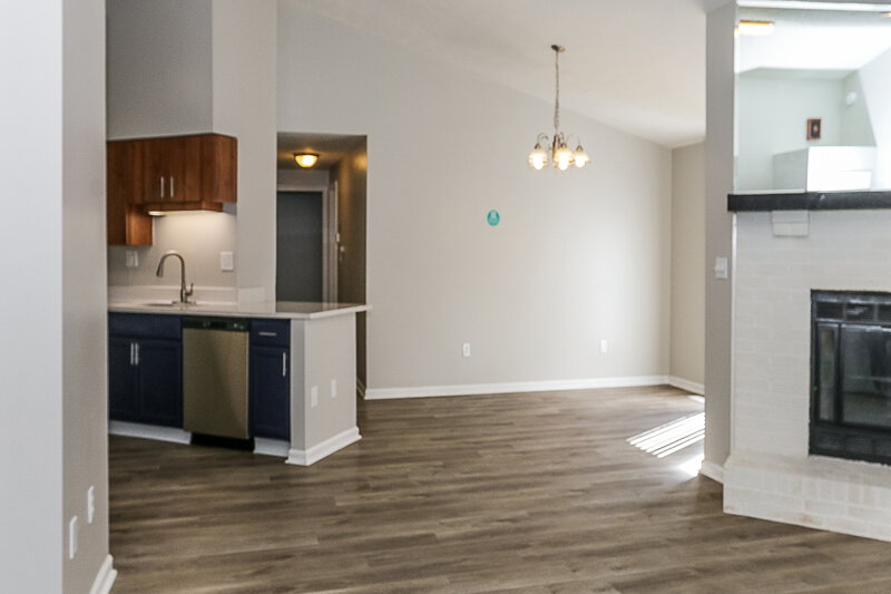 2,285/Mo, 4448 Charlotte Rd Obetz, OH 43207 Dining Room View 2