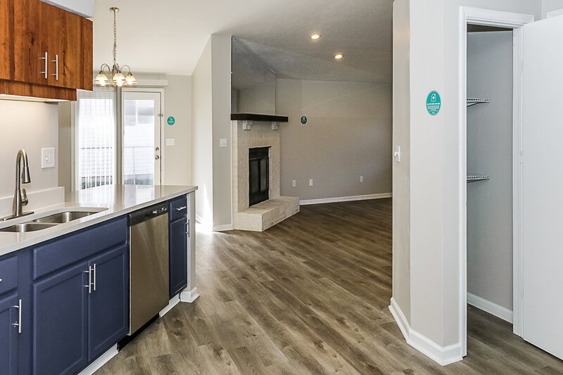 2,285/Mo, 4448 Charlotte Rd Obetz, OH 43207 Kitchen View