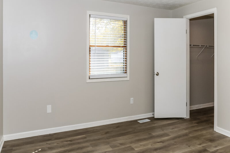 2,285/Mo, 4448 Charlotte Rd Obetz, OH 43207 Main Bedroom View 2