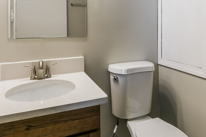 2,285/Mo, 4448 Charlotte Rd Obetz, OH 43207 Bathroom View