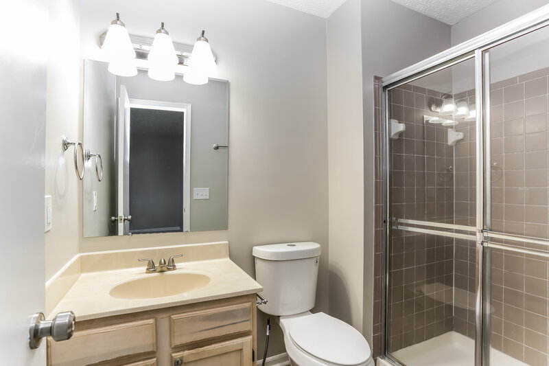 1,805/Mo, 3443 Bayspirit Ct Reynoldsburg, OH 43068 Main Bathroom View