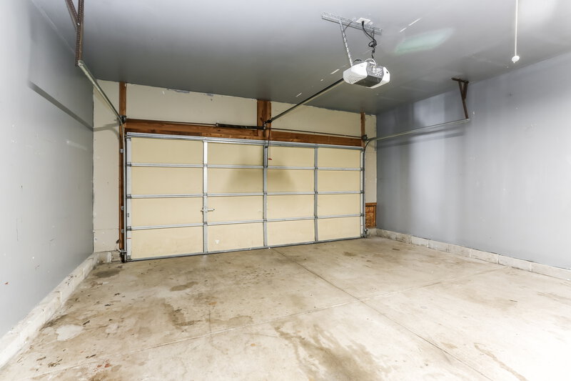 1,805/Mo, 3443 Bayspirit Ct Reynoldsburg, OH 43068 Garage View