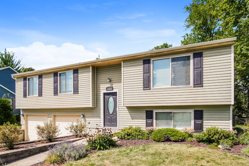 2,200/Mo, 7200 Rodebaugh Rd Reynoldsburg, OH 43068 Front View