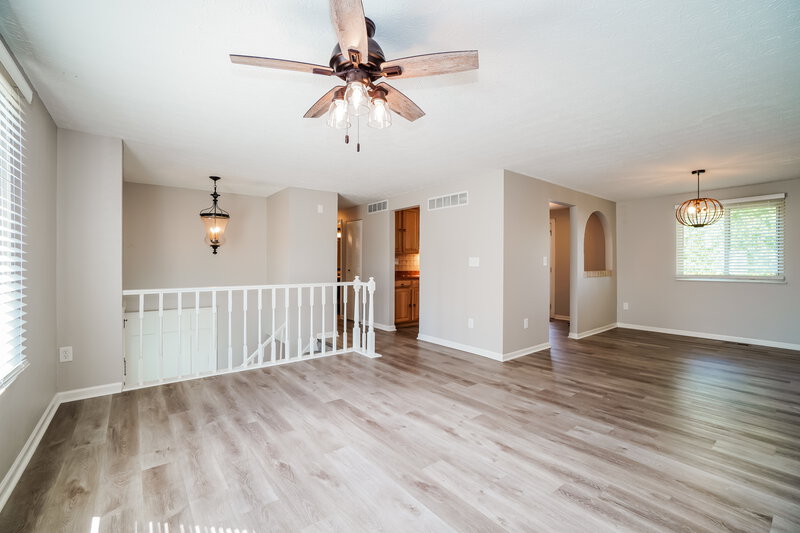 2,200/Mo, 7200 Rodebaugh Rd Reynoldsburg, OH 43068 Living Room View