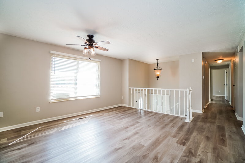 2,200/Mo, 7200 Rodebaugh Rd Reynoldsburg, OH 43068 Living Room View 2