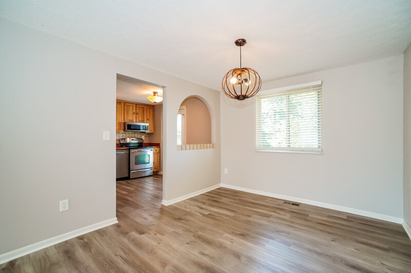 2,200/Mo, 7200 Rodebaugh Rd Reynoldsburg, OH 43068 Dining Room View