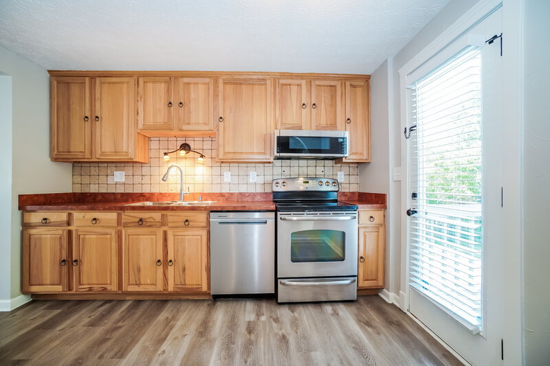 2,200/Mo, 7200 Rodebaugh Rd Reynoldsburg, OH 43068 Kitchen View