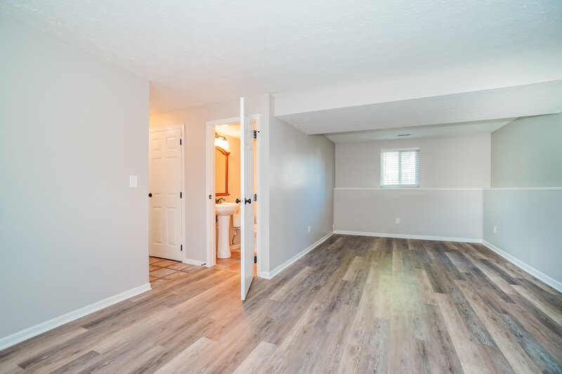 2,200/Mo, 7200 Rodebaugh Rd Reynoldsburg, OH 43068 Family Room View 2