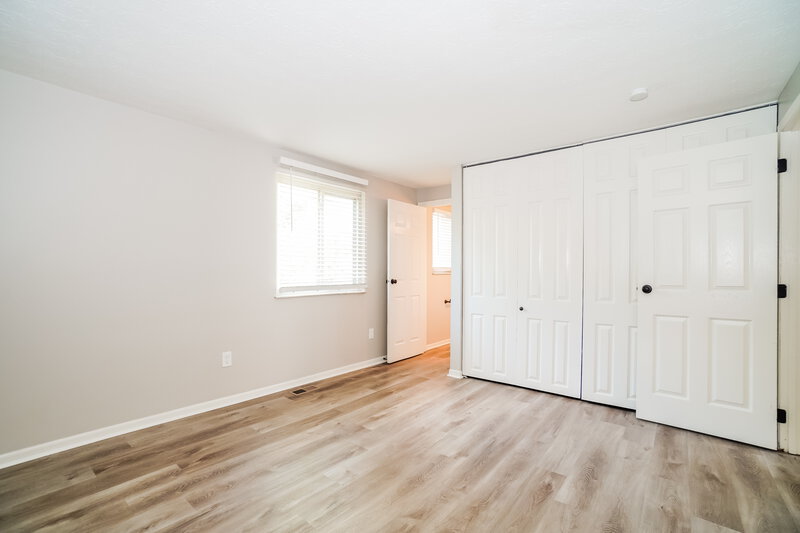 2,200/Mo, 7200 Rodebaugh Rd Reynoldsburg, OH 43068 Main Bedroom View