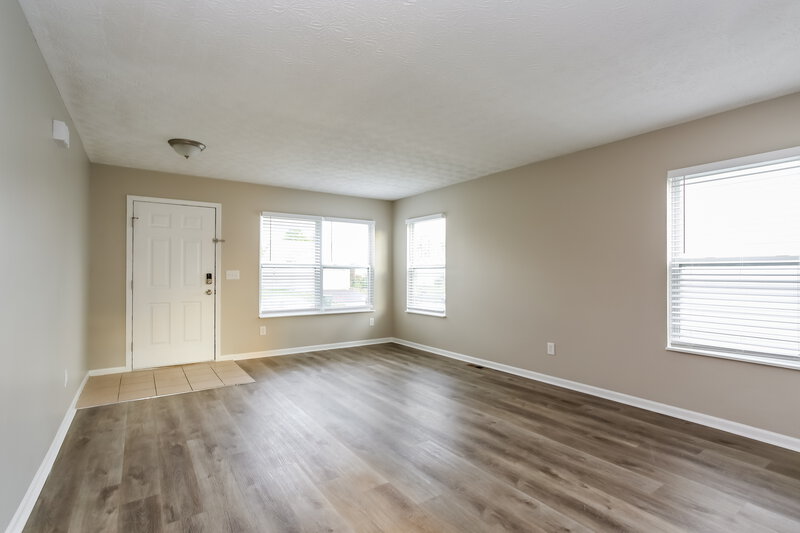 2,220/Mo, 4221 Nipigon Dr Columbus, OH 43207 Living Room View
