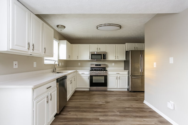 2,220/Mo, 4221 Nipigon Dr Columbus, OH 43207 Kitchen View 2