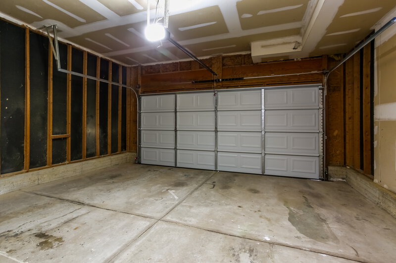 2,220/Mo, 4221 Nipigon Dr Columbus, OH 43207 Garage View