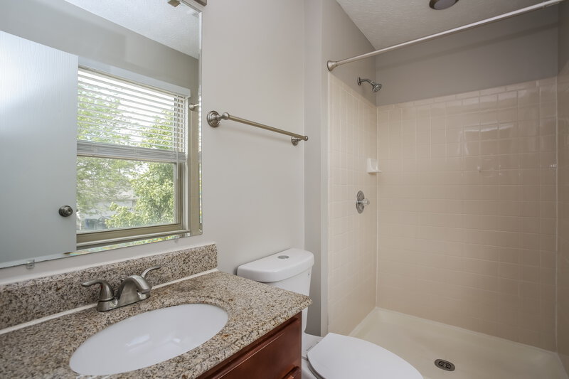 2,165/Mo, 5700 Sundial Dr Galloway, OH 43119 Bathroom View