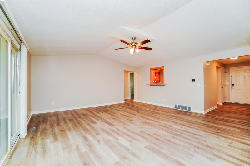 1,950/Mo, 3446 Taco Ct Canal Winchester, OH 43110 Living Room View 2