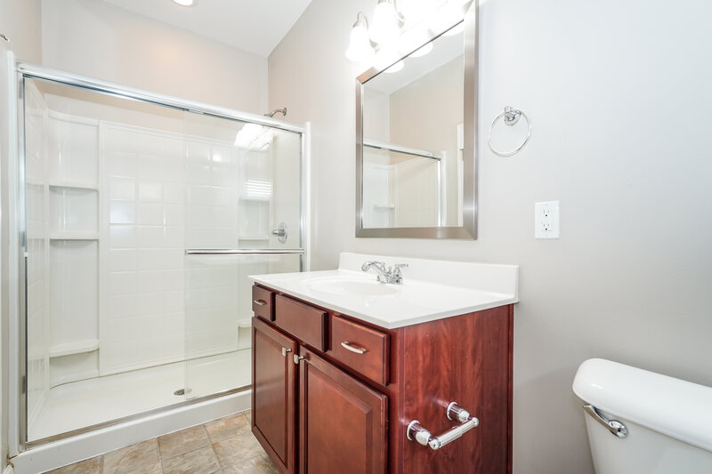 2,215/Mo, 4001 Blue Mountain Cir Columbus, OH 43230 Primary Bathroom View