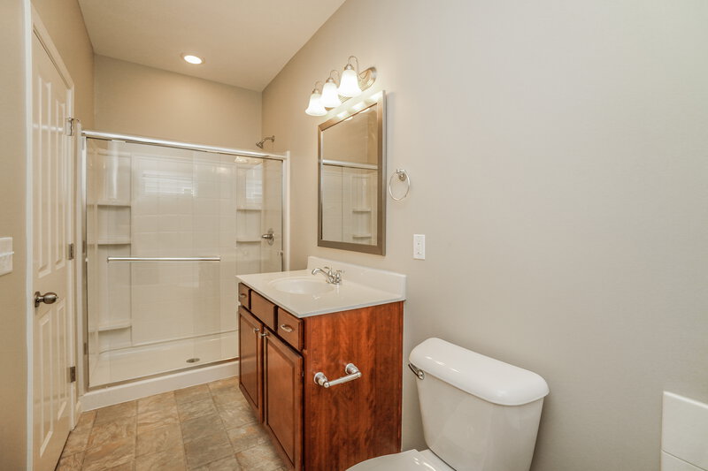 2,490/Mo, 4001 Blue Mountain Cir Columbus, OH 43230 Bathroom View