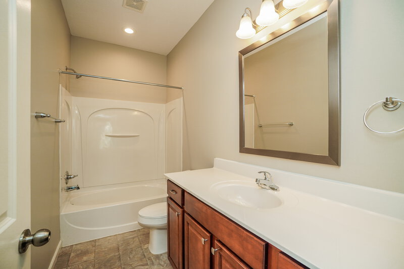 2,490/Mo, 4001 Blue Mountain Cir Columbus, OH 43230 Bathroom View 2