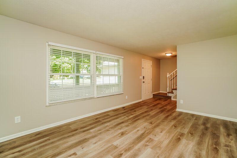 2,980/Mo, 8437 Papillon Ave Reynoldsburg, OH 43068 Living Room View 2