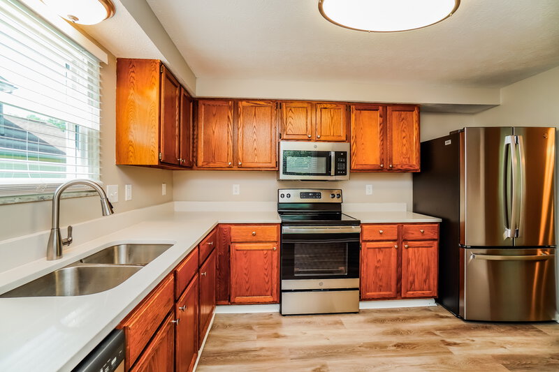 2,980/Mo, 8437 Papillon Ave Reynoldsburg, OH 43068 Kitchen View 3