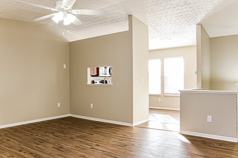 2,125/Mo, 794 Wallinger Dr Galloway, OH 43119 Living Room View 2