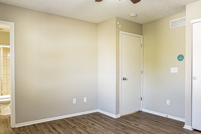 2,125/Mo, 794 Wallinger Dr Galloway, OH 43119 Main Bathroom View