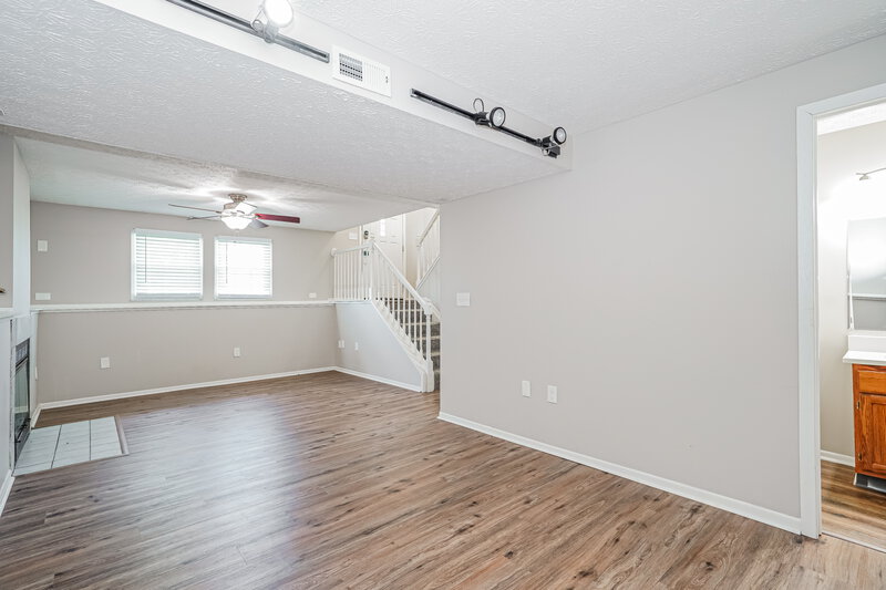 2,125/Mo, 794 Wallinger Dr Galloway, OH 43119 Family Room View 2
