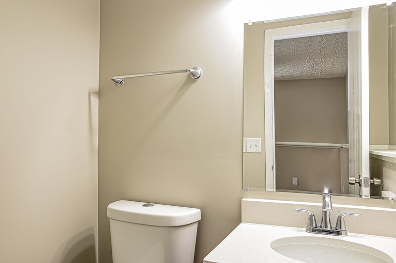 2,125/Mo, 794 Wallinger Dr Galloway, OH 43119 Bathroom View