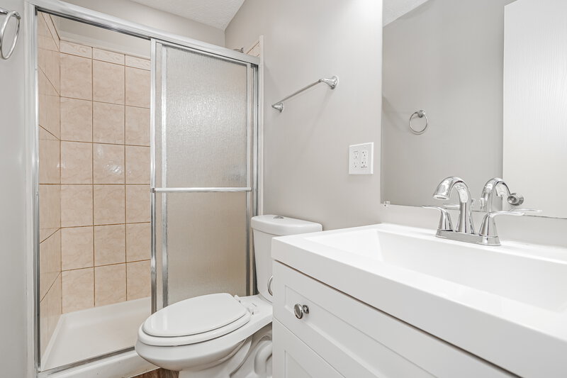 2,125/Mo, 794 Wallinger Dr Galloway, OH 43119 Main Bathroom View