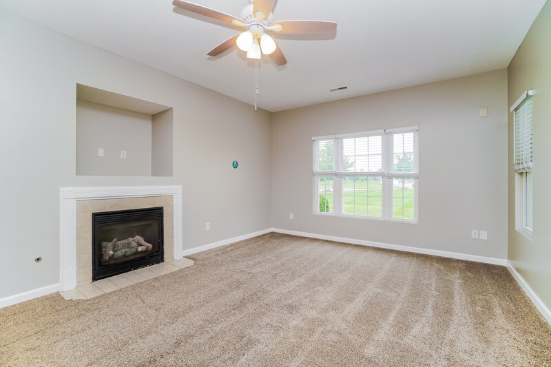 0/Mo, 1849 Southwestern Rd Grove City, OH 43123 Living Room View 3
