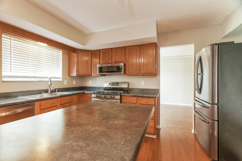 2,225/Mo, 2406 Ziner Cir S Grove City, OH 43123 Kitchen View