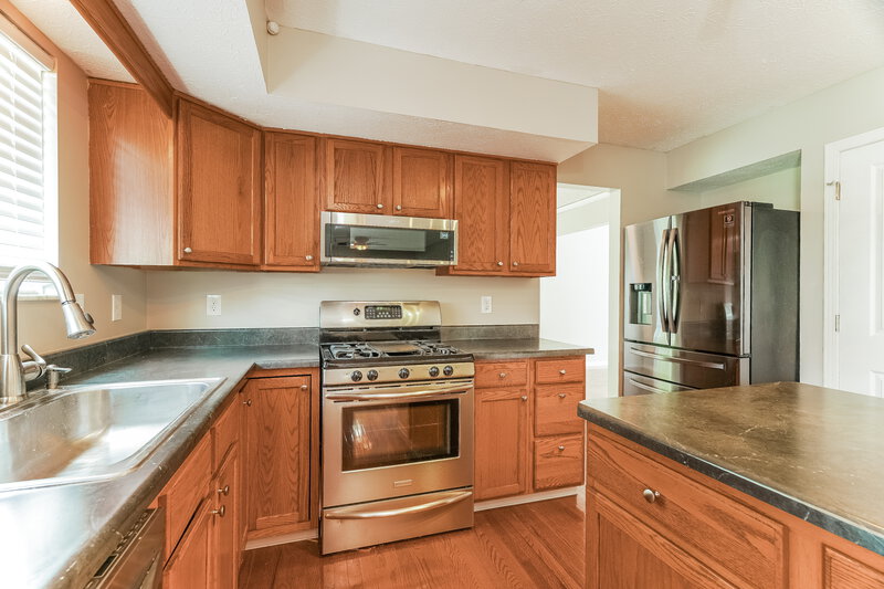 2,225/Mo, 2406 Ziner Cir S Grove City, OH 43123 Kitchen View 2