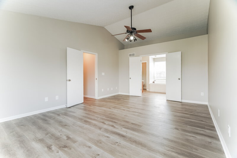 2,225/Mo, 2406 Ziner Cir S Grove City, OH 43123 Main Bedroom View 2