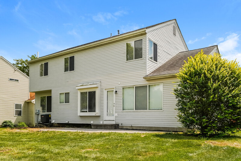 2,225/Mo, 2406 Ziner Cir S Grove City, OH 43123 Rear View