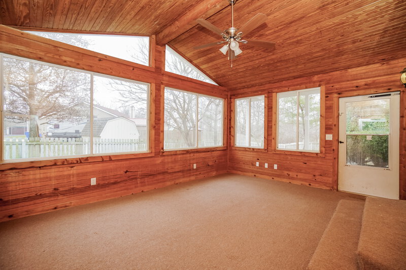 2,010/Mo, 237 Pinoak Ct Delaware, OH 43015 Sun Room View