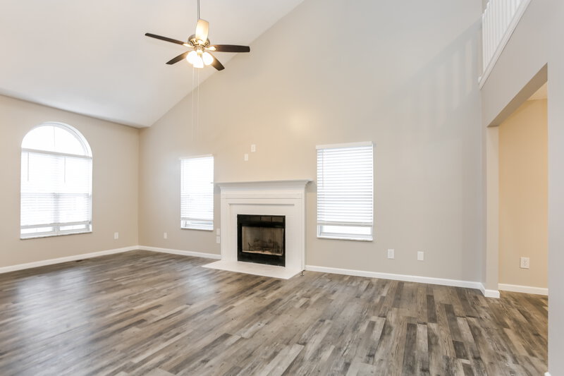 0/Mo, 1361 Wild Oats Dr Columbus, OH 43204 Living Room View