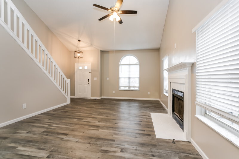 0/Mo, 1361 Wild Oats Dr Columbus, OH 43204 Living Room View 2