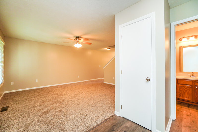 1,990/Mo, 7167 Emerald Tree Dr Canal Winchester, OH 43110 Living Room View